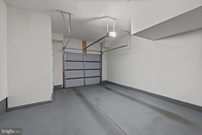 Building Photo - 148 Stowe Dr
