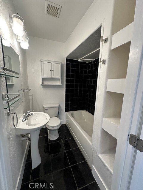 Building Photo - 2306 Berger St