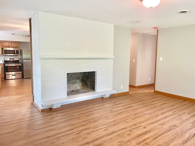 Building Photo - 2404 US-20