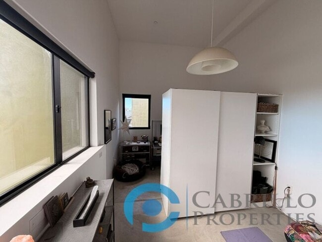 Building Photo - 3771 Centre St