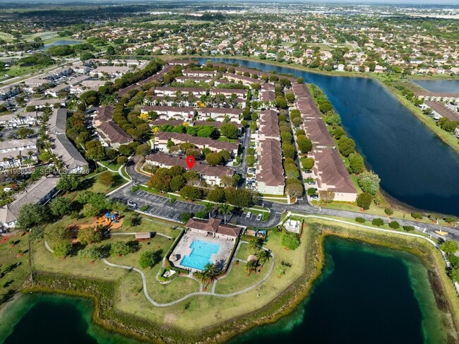 Building Photo - 1947 SE 24th Terrace