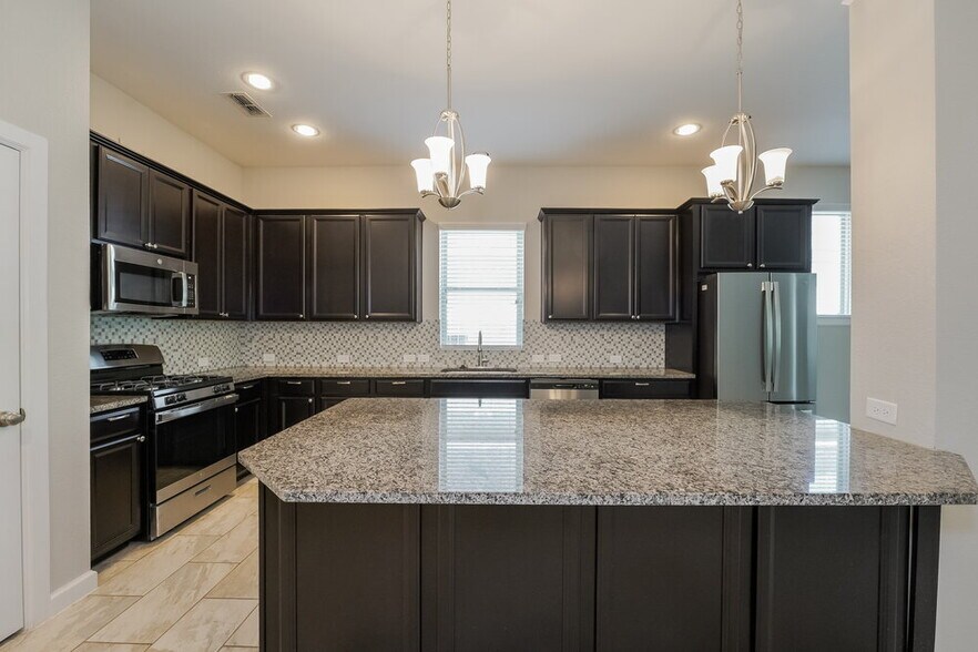 Building Photo - 415 Rocky Briar Ct
