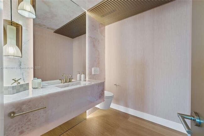 Building Photo - 5242 Fisher Island Dr