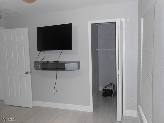 Building Photo - 601 Clayton Ave