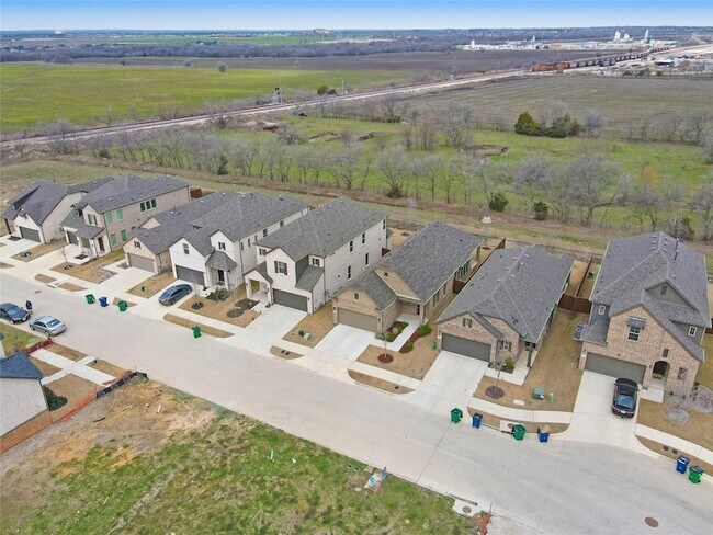 Building Photo - 713 Caroline Dr