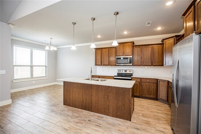 Building Photo - 307 Alder St