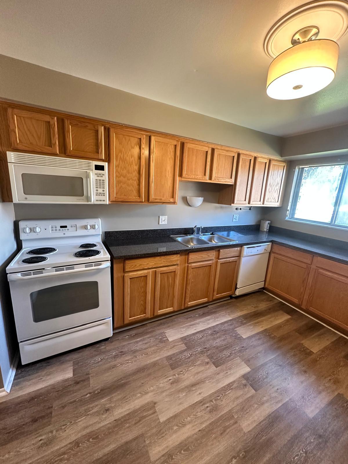 Building Photo - 1840 Axtell Dr