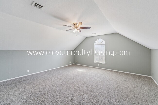 Building Photo - 1504 N Willow Ave