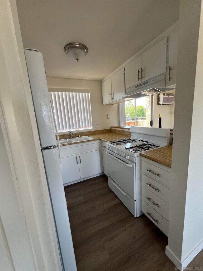 1071 E Washington Ave 1071 E Washington Ave Escondido CA 92025