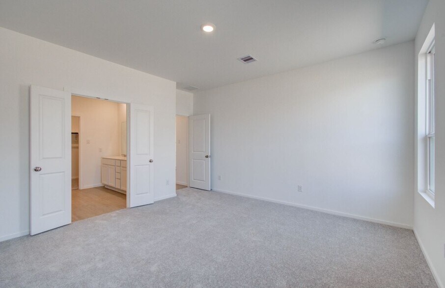Building Photo - 26514 Foxtail Fern Dr