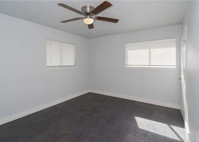 Building Photo - 4013 Kingston Dr