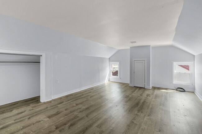 Building Photo - 410 Wyandotte St