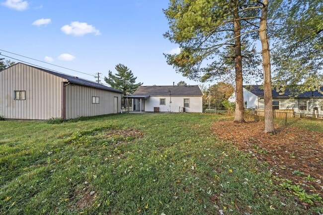 Building Photo - 746 Lancaster Ave