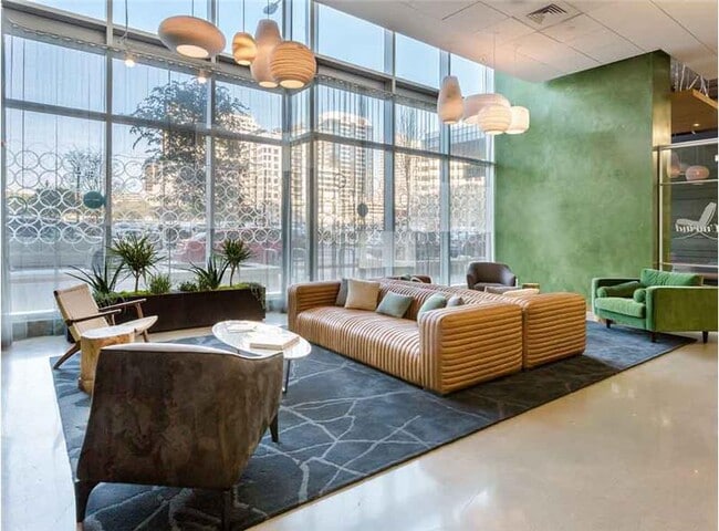 Building Photo - 420 W 3rd St