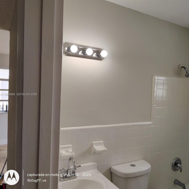 Building Photo - 2079 NE 167th St