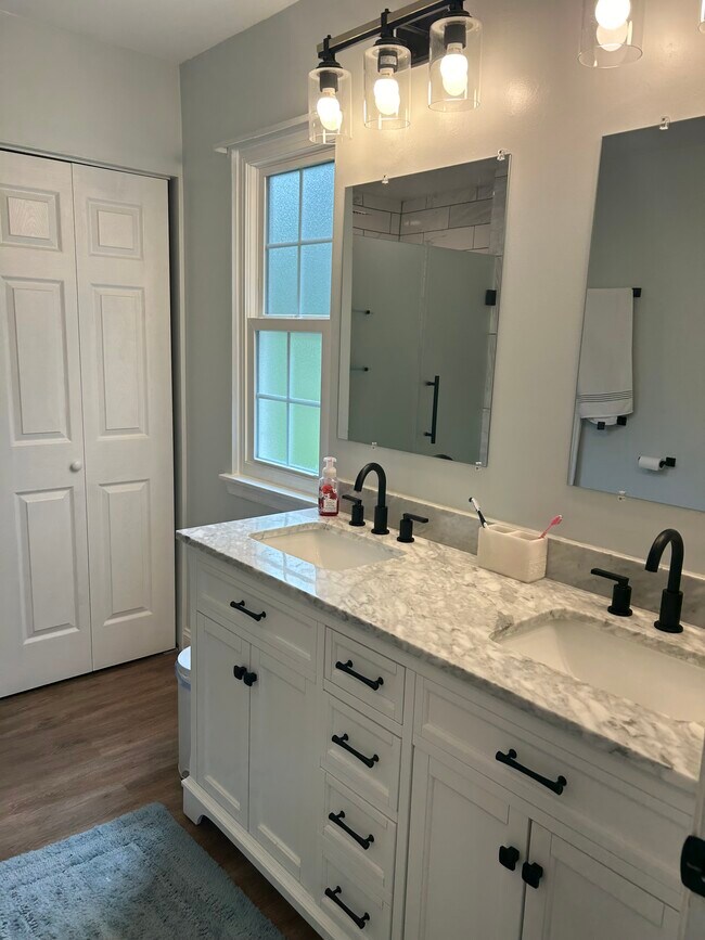 Building Photo - 239 Crown Prince Dr