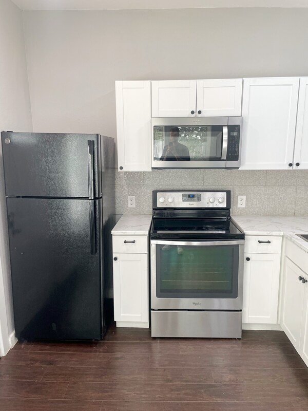 Building Photo - 638 W Elmira St