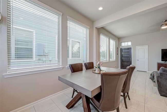 Building Photo - 2523 Terrace Point Dr