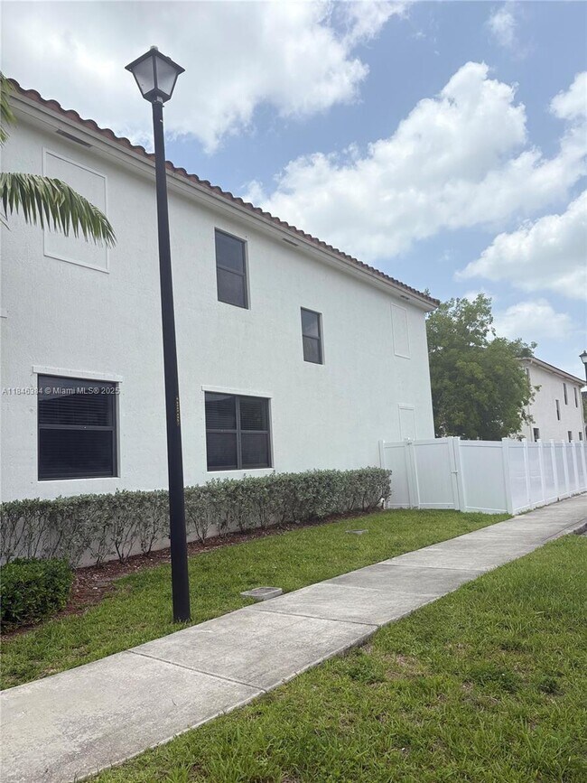 Building Photo - 3501 W 92nd Pl