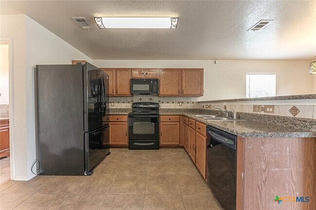 Building Photo - 2406 Waterfall Dr