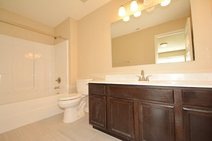 Building Photo - 4062 Magnolia Dr