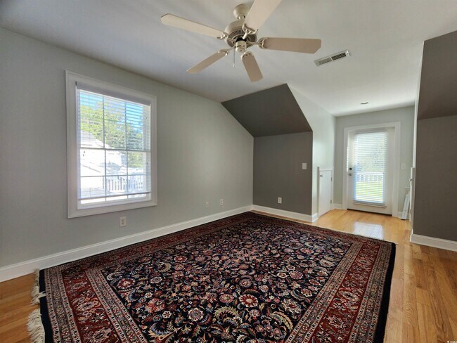 Building Photo - 613 Golden Bear Dr