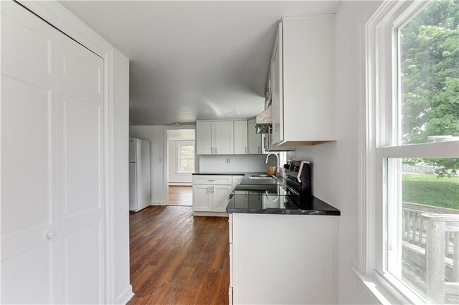 Building Photo - 44 Paquins Ln