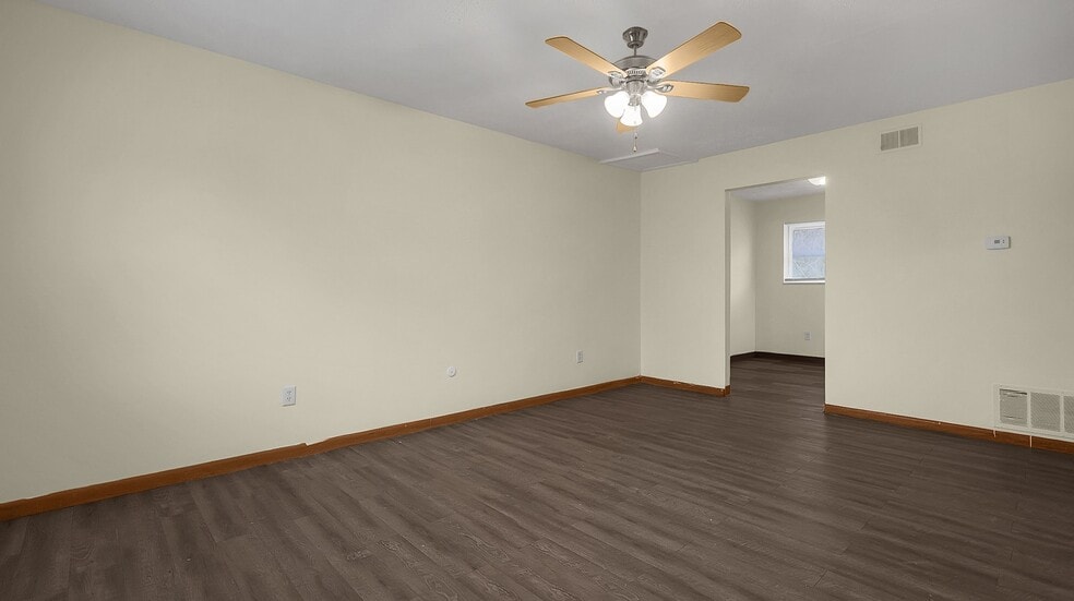 Building Photo - 3042 Sandridge Ave