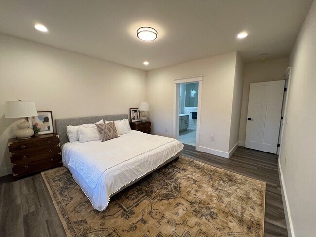Building Photo - FURNISHED - 12-Month Lease - Farmhouse-Sty...