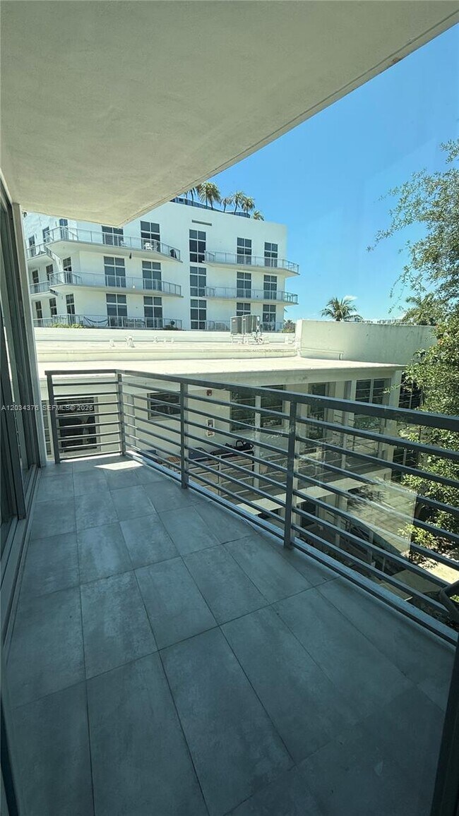 Building Photo - 2025 Meridian Ave