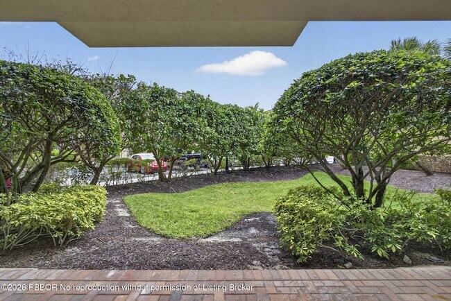 Building Photo - 803 del Sol Cir