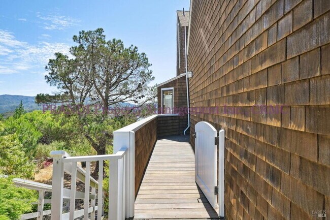 Building Photo - 4 Milland Ct