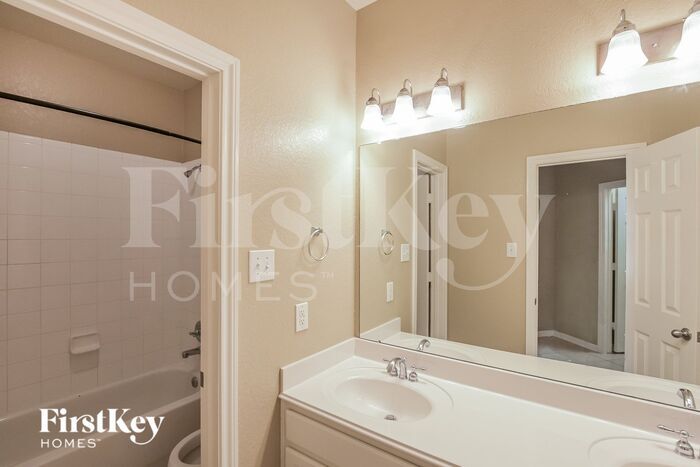 Building Photo - 15910 Flowercroft Ct