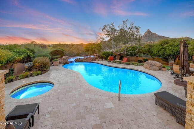 Building Photo - Beautiful custom home with backyard Oasis!