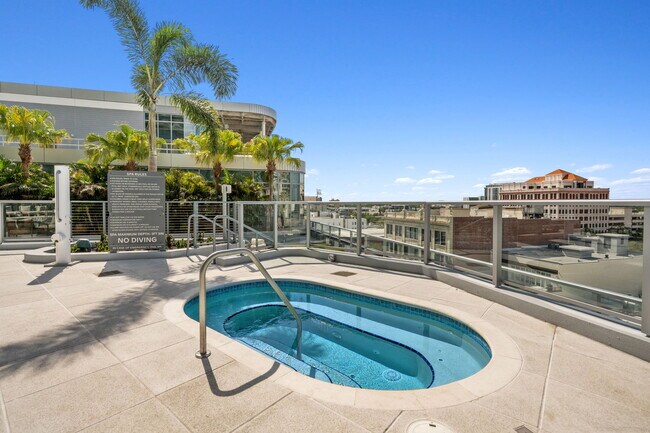 Building Photo - 400 Central Ave