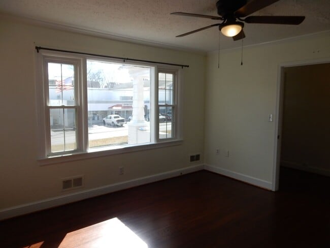 Building Photo - 3 BR home, convenient to Downtown Vinton!