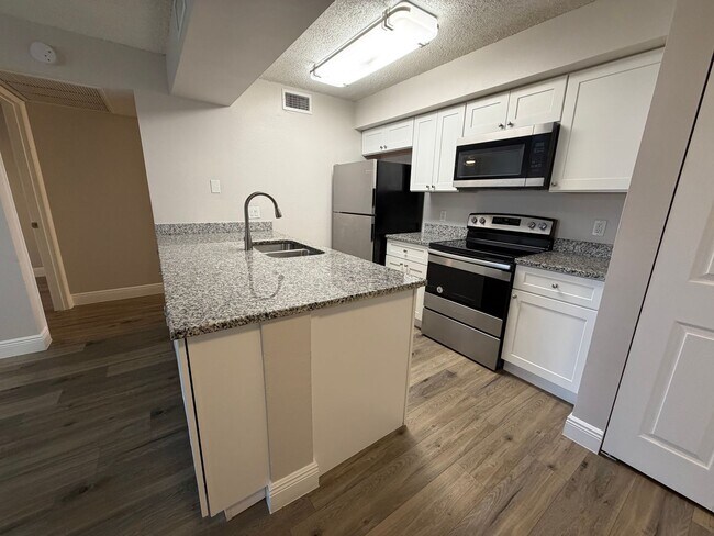 Building Photo - ANNUAL RENTAL - 2 BED / 2 BATH CONDO AT MYSTIC GARDENS