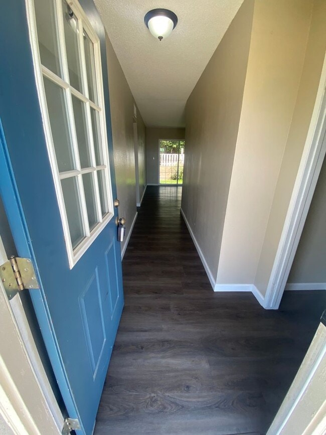 Building Photo - Updated Single Story Home Located in Orcutt with easy access to VSFB/Highway 135