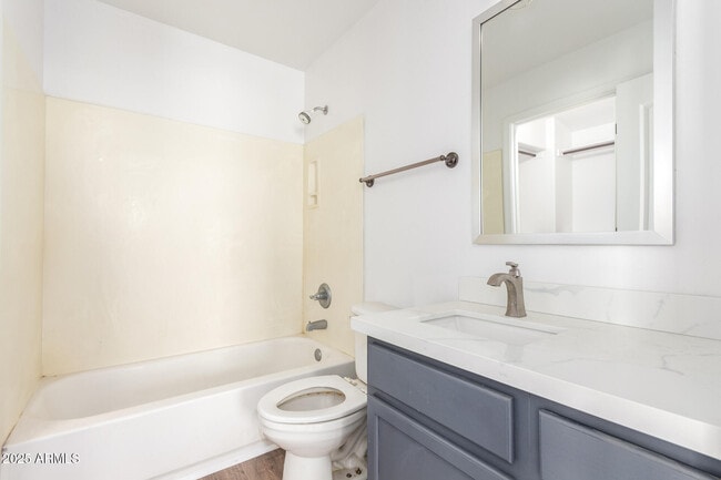 Building Photo - 738 S Beck Ave