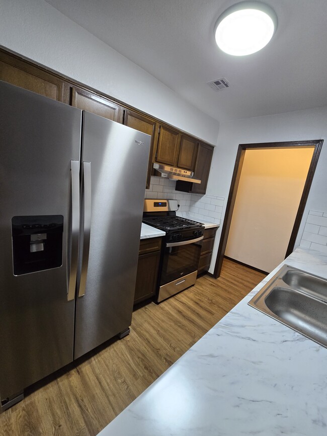 Building Photo - 513 N Roosevelt Ave