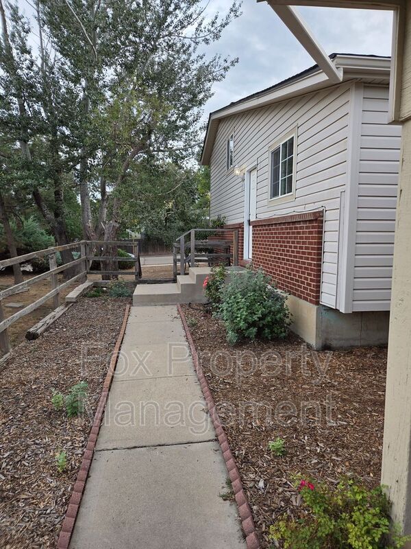 Building Photo - 710 W Cleveland Cir
