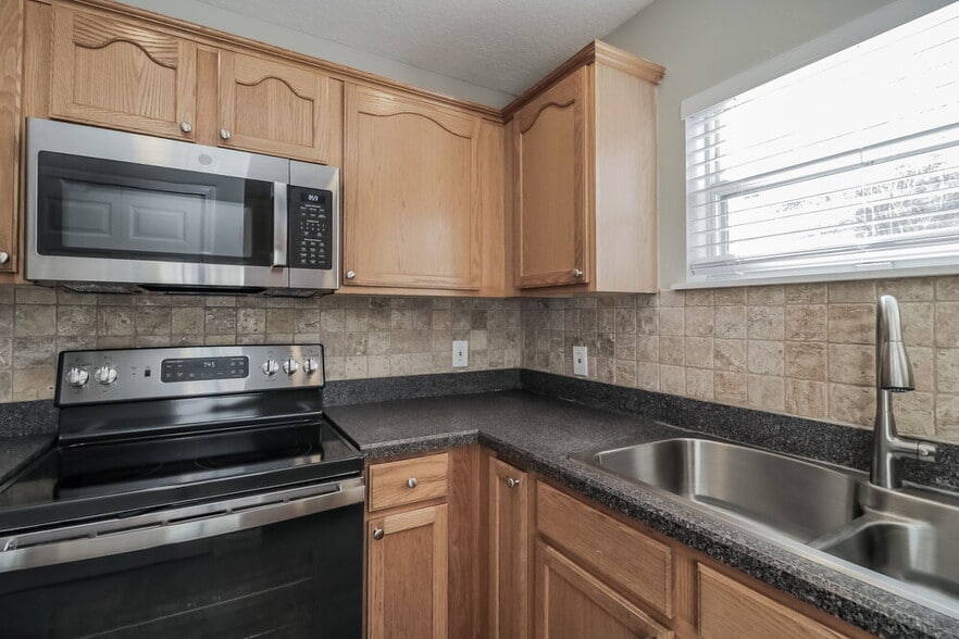 Building Photo - 20411 Marlin St