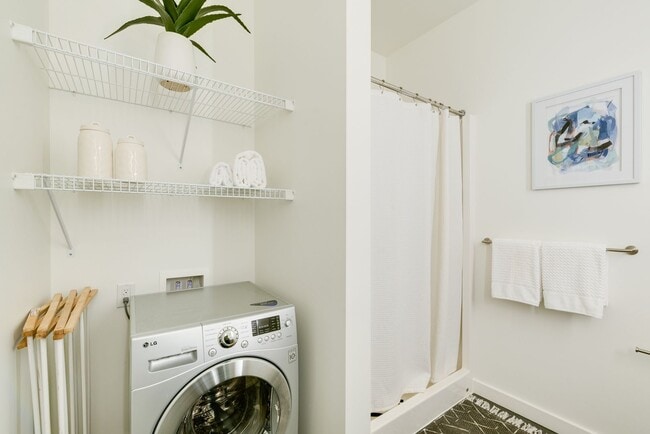 Building Photo - Light & bright 1-bdrm/1-bath condo in desi...