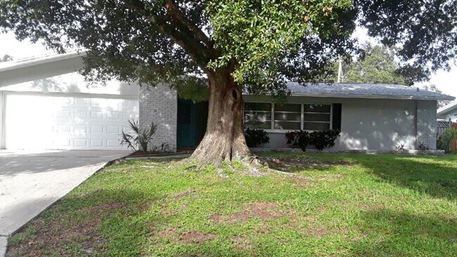 Building Photo - 1329 Fairfield Dr