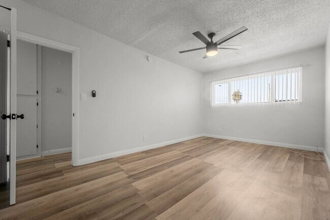 Building Photo - 3212 W 60th St