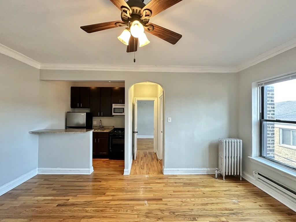 Building Photo - 4644 N Paulina St