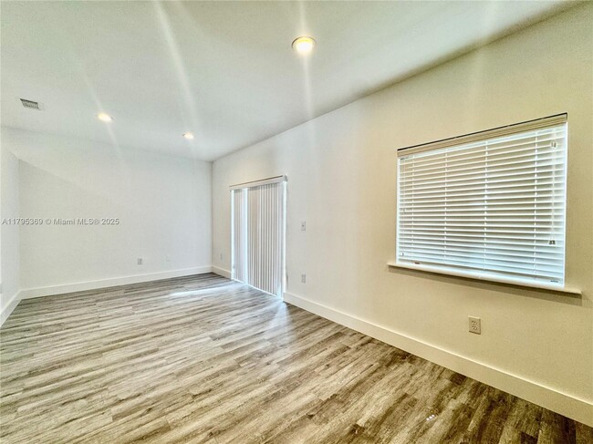 Building Photo - 14333 SW 125th Ct