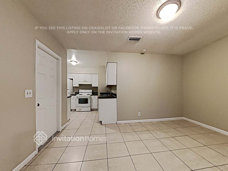 Building Photo - 512 E Hilda Dr