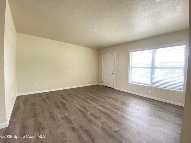 Building Photo - 105 Lagrange Ave