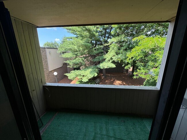 Building Photo - 38K Shrewsbury Green Dr